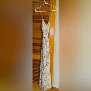BNWT Long floral dress, medium, criss cross back, wedding guest dress, a line